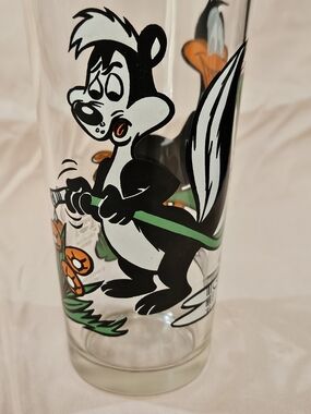 1976 Pepsi Collector Series Glass with Daffy And PePe  Cartoon Art